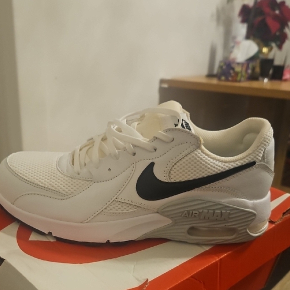 Nike Air Max White and Black Athletic Shoes